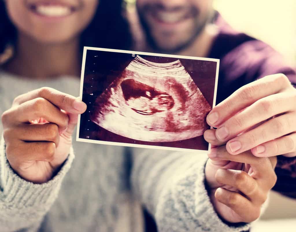 Beispielbild zu: Ultraschall in der Schwangerschaft: "Babyfernsehen" verboten?! | pregfit